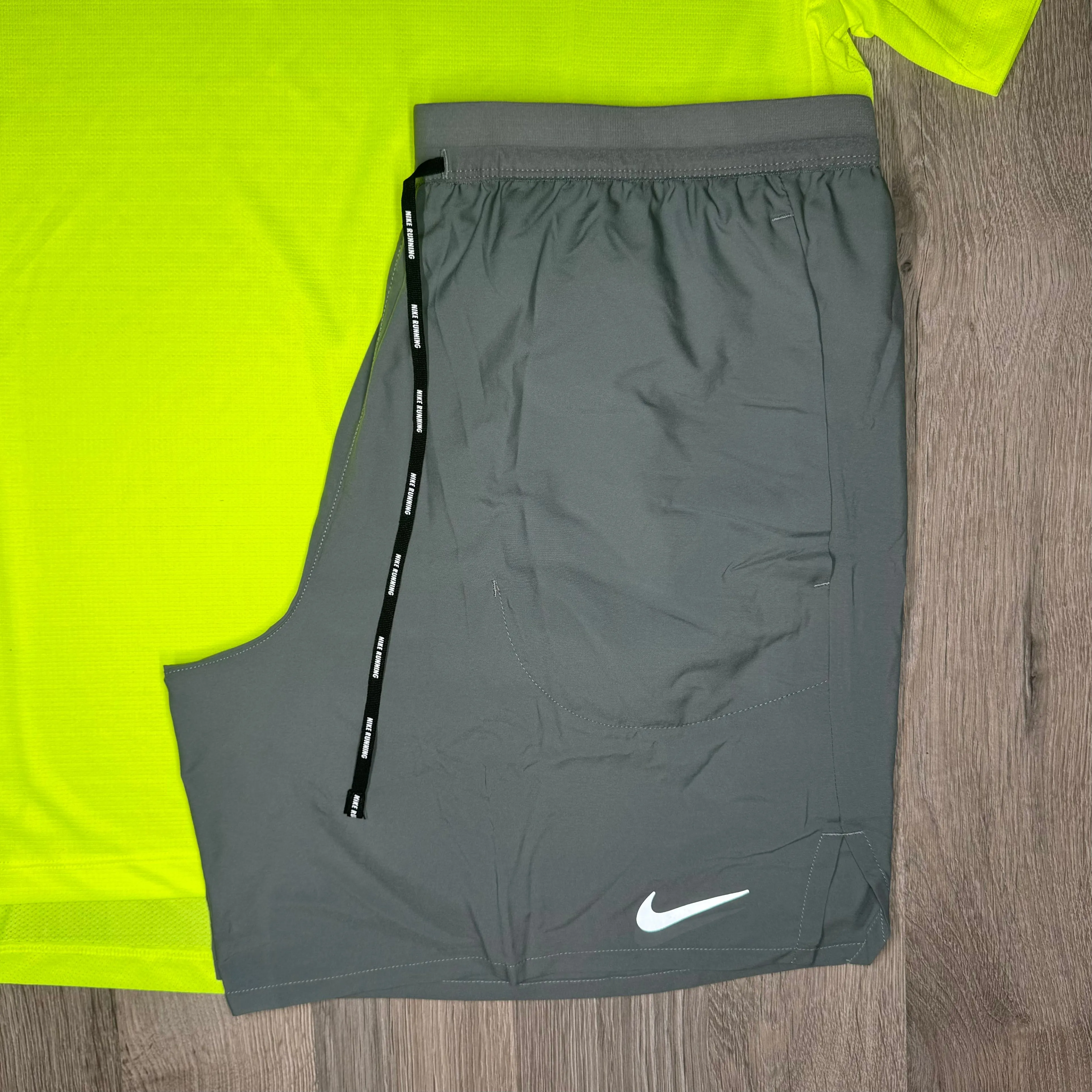 Nike Miler & Flex Stride Set - Tee / Shorts - Volt / Grey